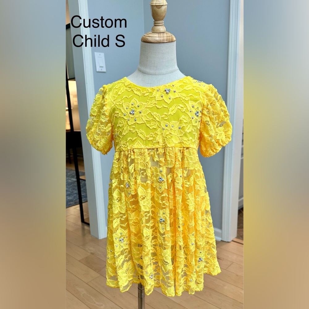Yellow lace dress costume CS